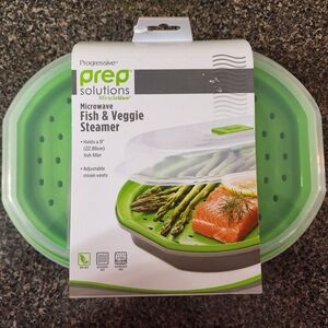 Green Microwave Fish & Veggie Steamer
